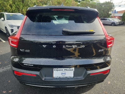 2024 Volvo XC40 Plus Dark Theme