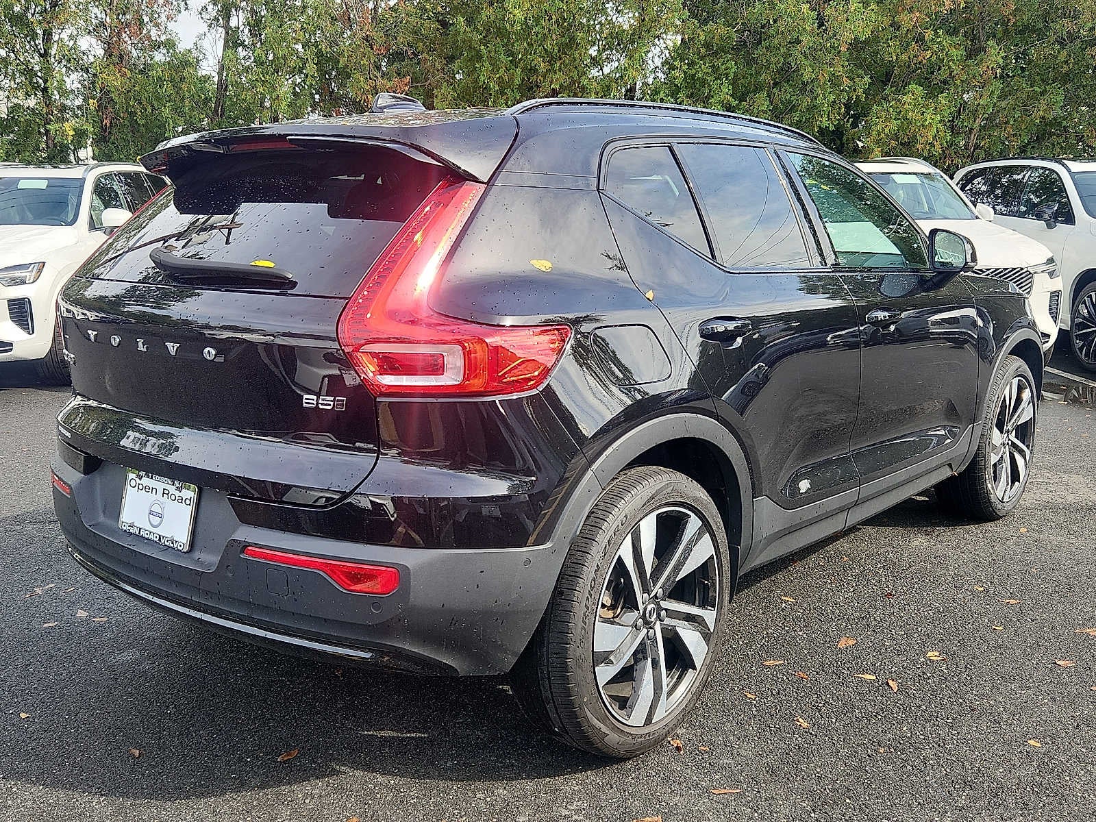 2024 Volvo XC40 Plus Dark Theme