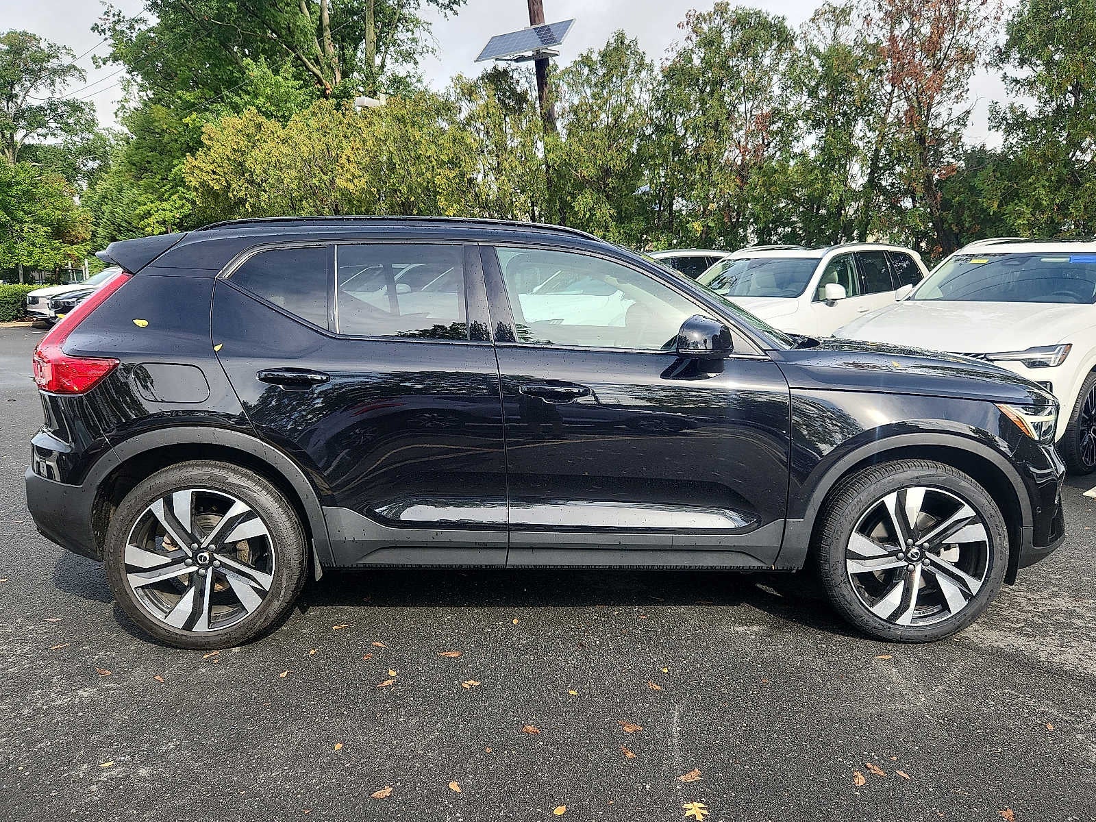 2024 Volvo XC40 Plus Dark Theme