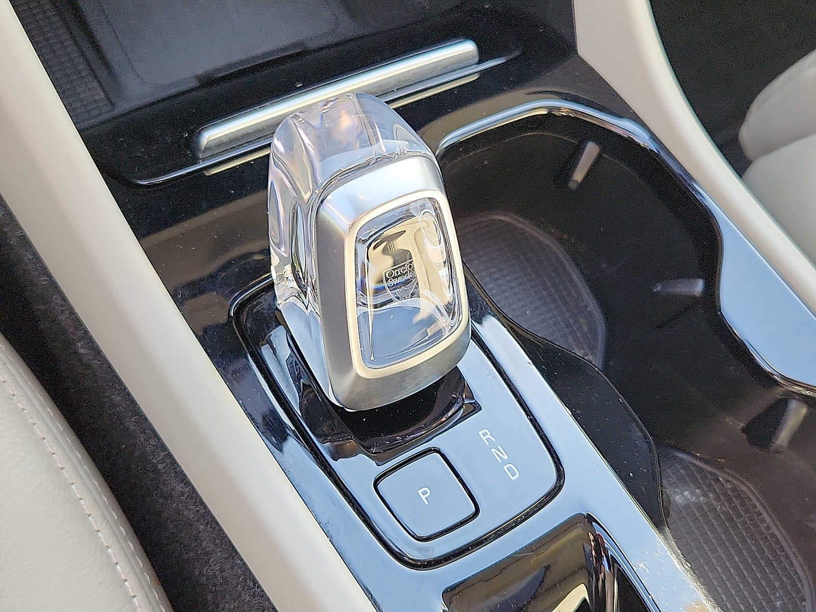 2023 Volvo XC40 Plus Bright Theme