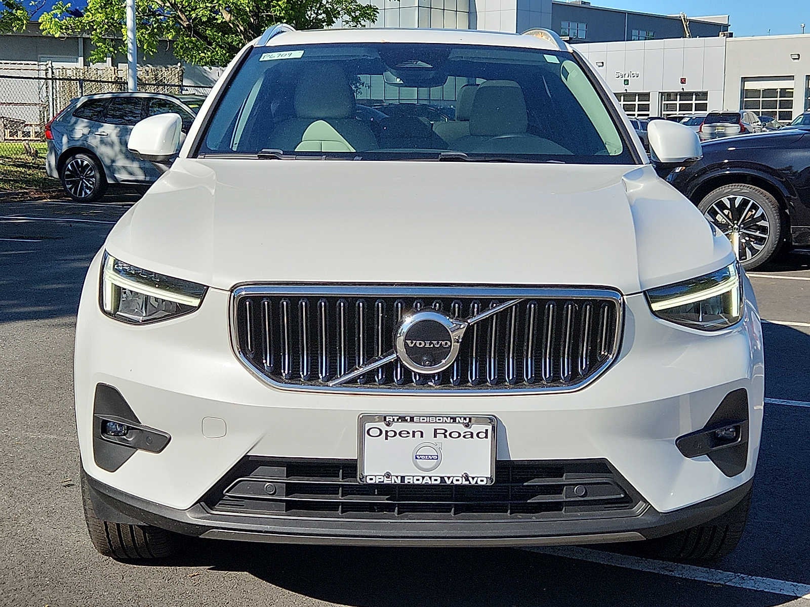 2023 Volvo XC40 Plus Bright Theme