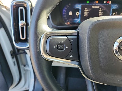 2023 Volvo XC40 Plus Bright Theme