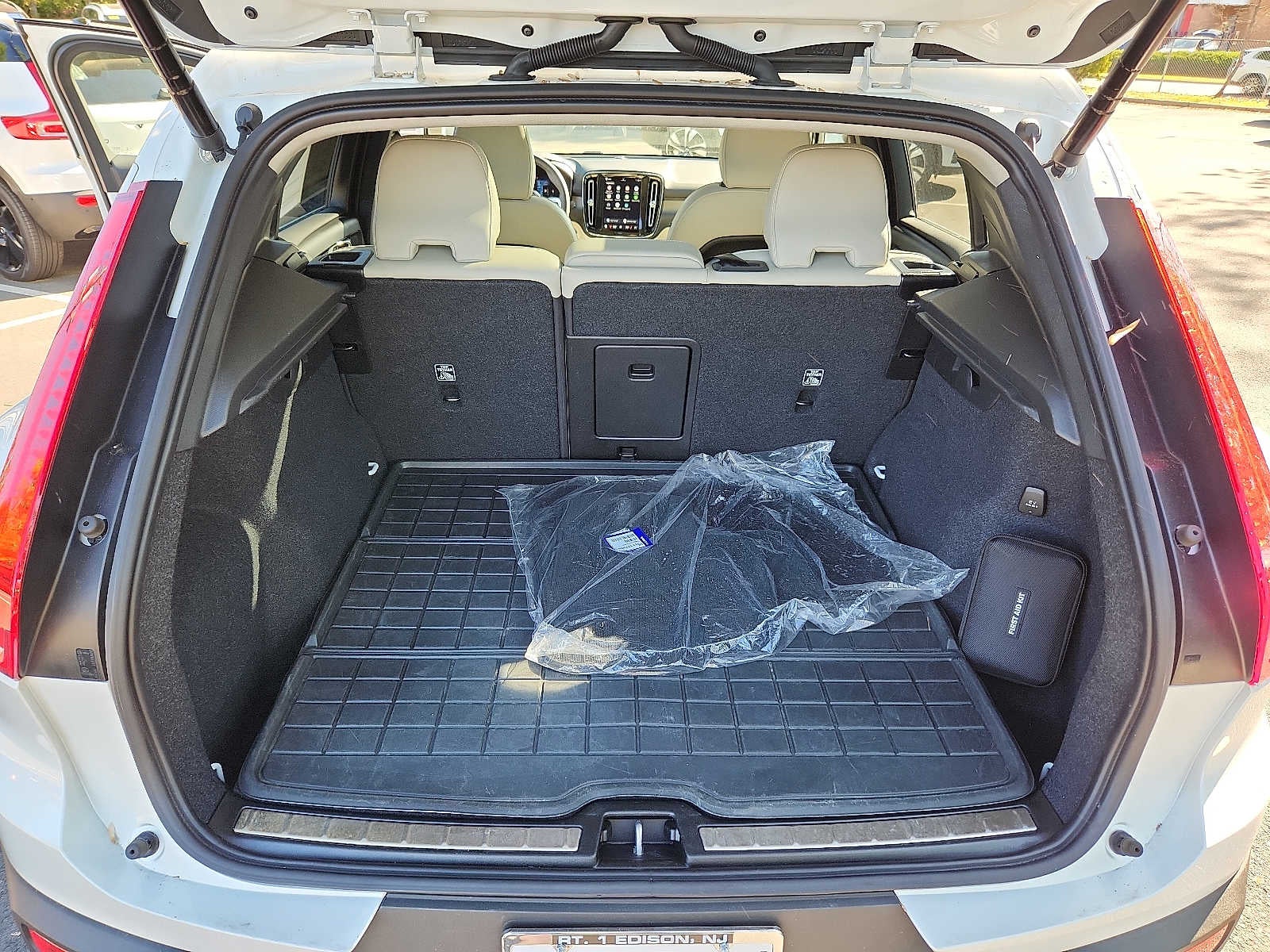2023 Volvo XC40 Plus Bright Theme