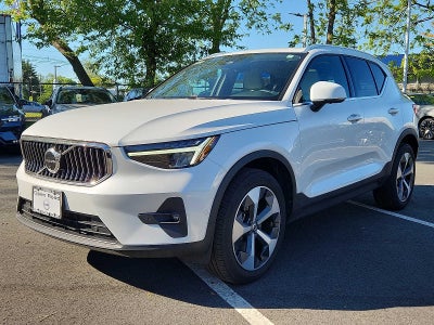 2023 Volvo XC40 Plus Bright Theme