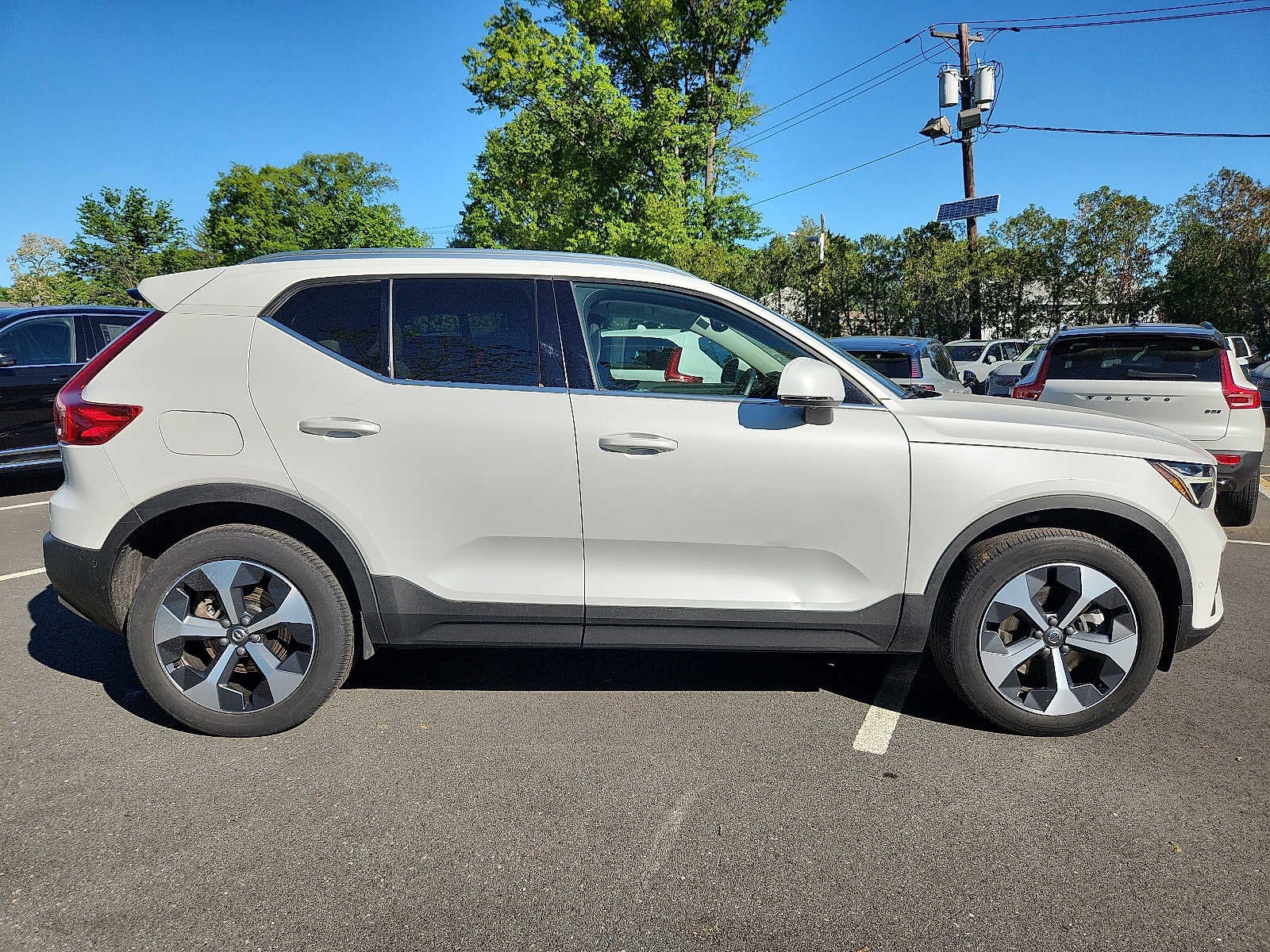 2023 Volvo XC40 Plus Bright Theme