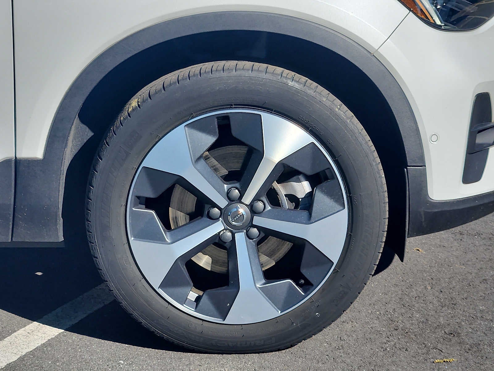 2023 Volvo XC40 Plus Bright Theme
