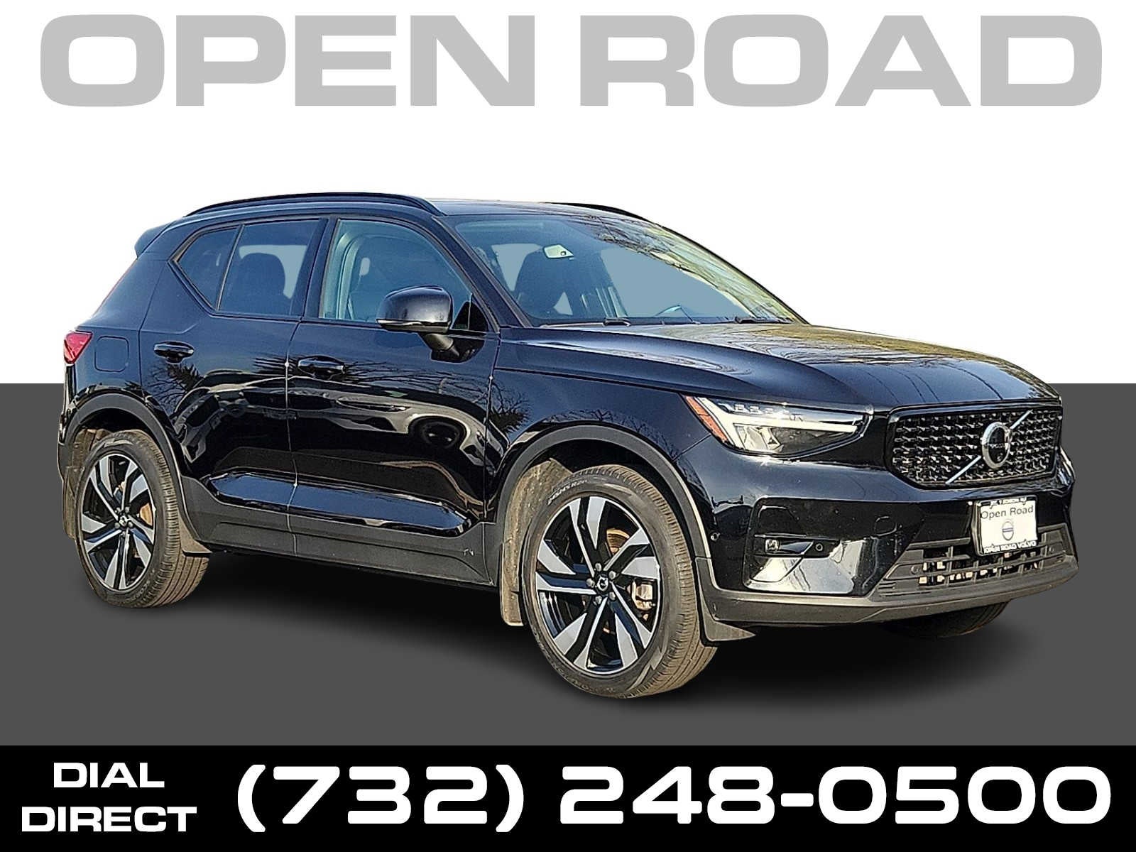 2023 Volvo XC40 Plus Dark Theme