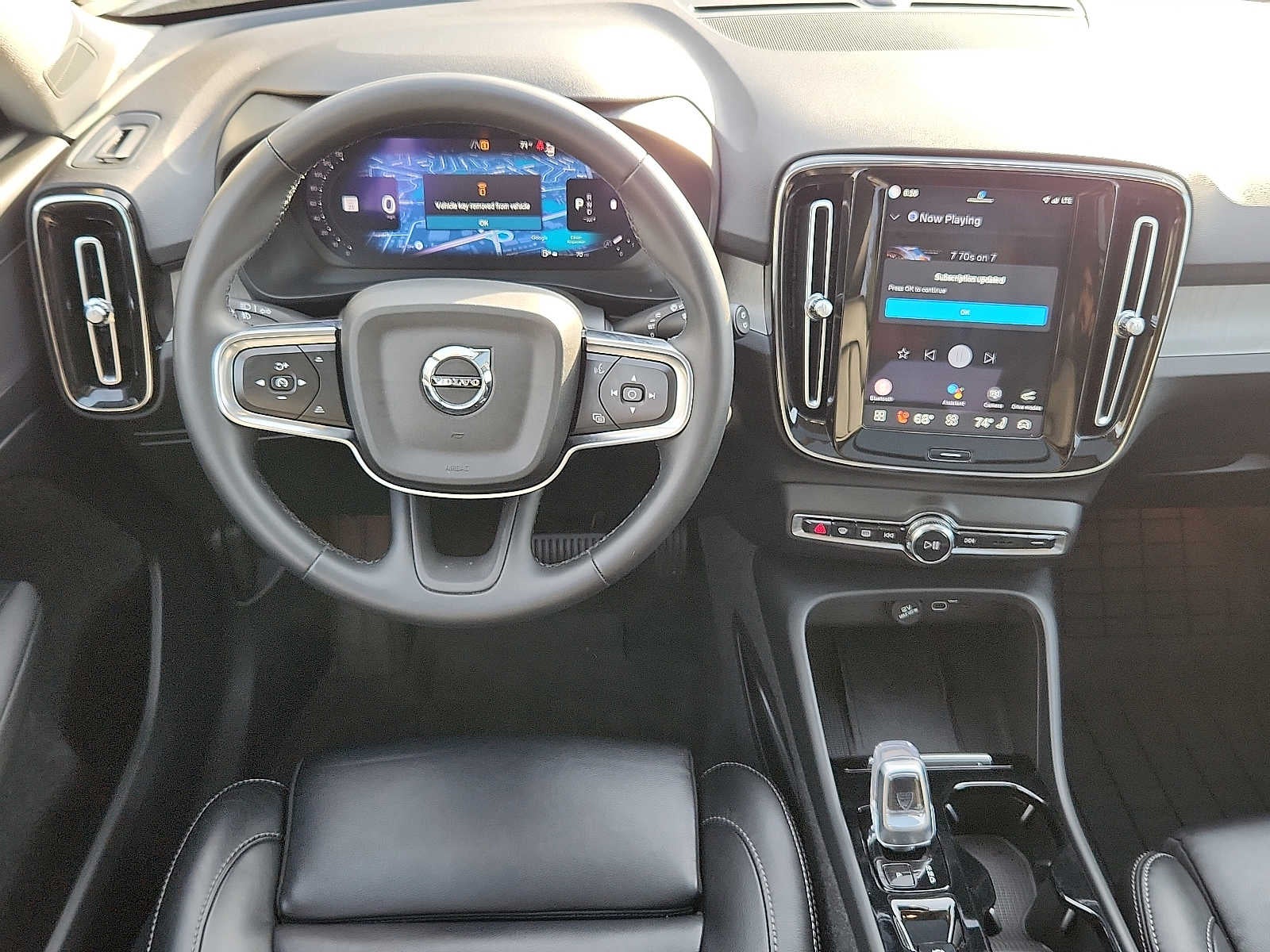 2023 Volvo XC40 Plus Dark Theme