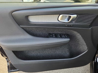 2023 Volvo XC40 Plus Dark Theme