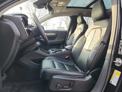 2023 Volvo XC40 Plus Dark Theme