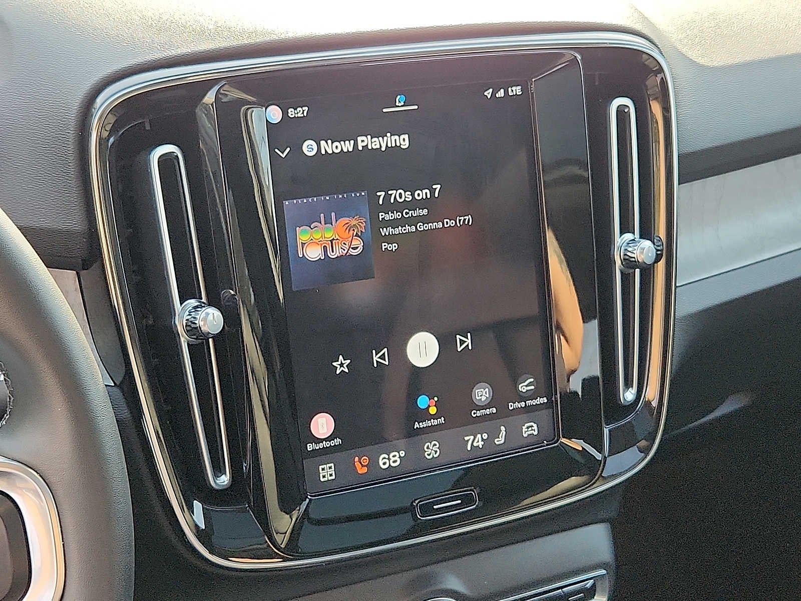 2023 Volvo XC40 Plus Dark Theme