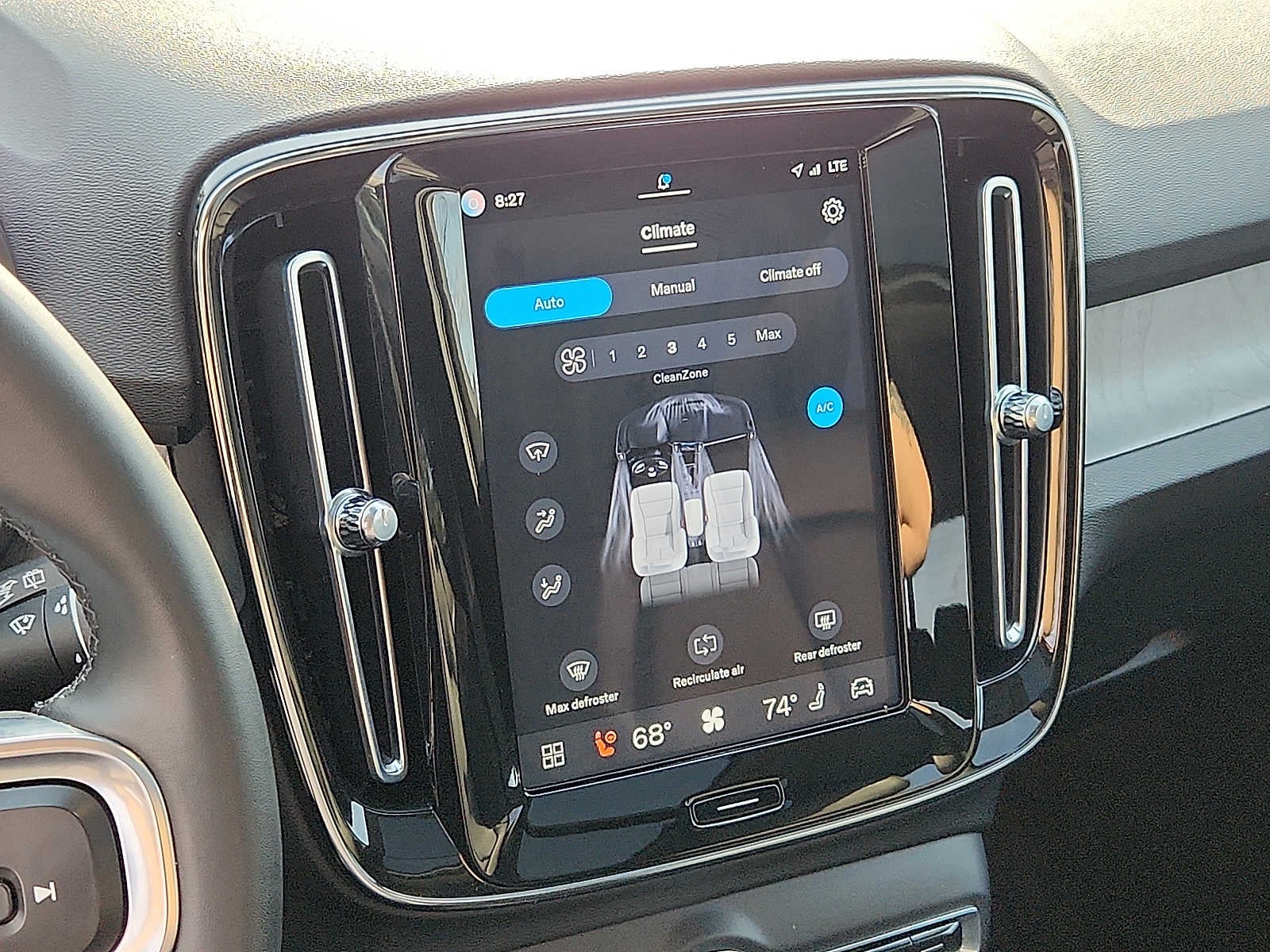 2023 Volvo XC40 Plus Dark Theme