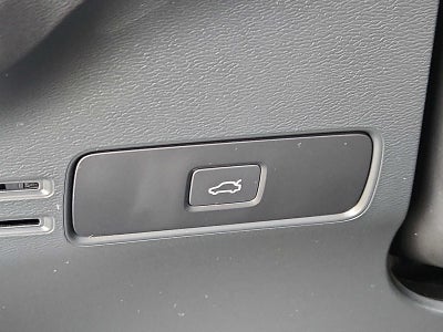 2023 Volvo XC40 Plus Dark Theme