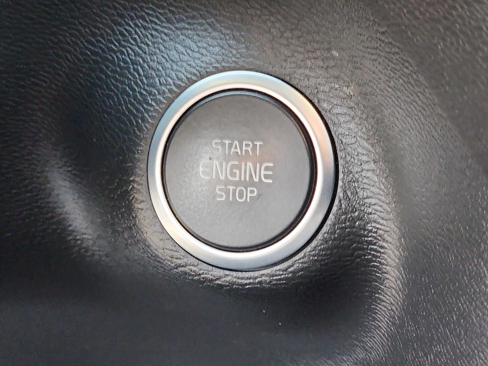 2023 Volvo XC40 Plus Dark Theme