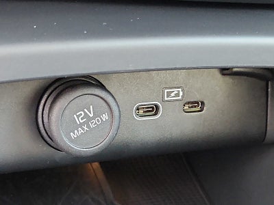 2023 Volvo XC40 Plus Dark Theme