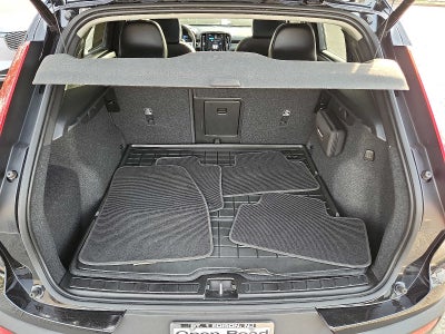 2023 Volvo XC40 Plus Dark Theme