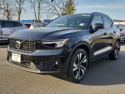 2023 Volvo XC40 Plus Dark Theme