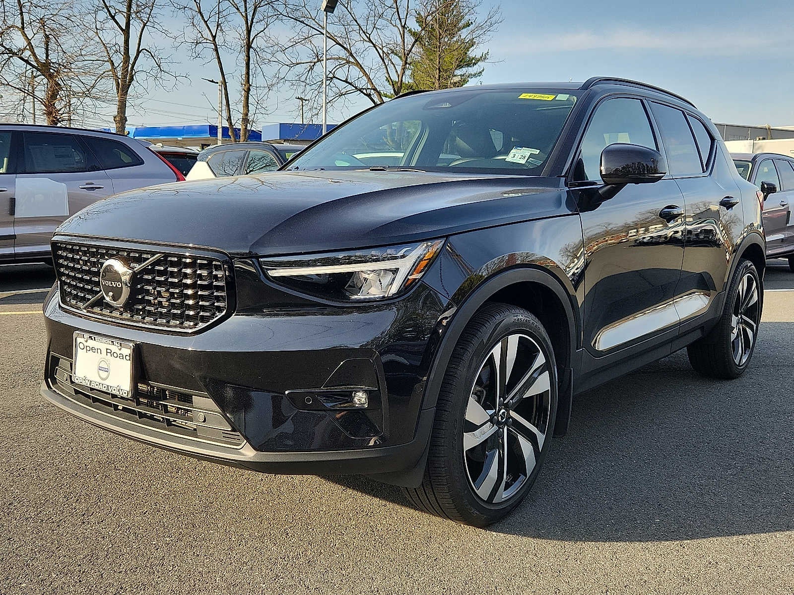 2023 Volvo XC40 Plus Dark Theme