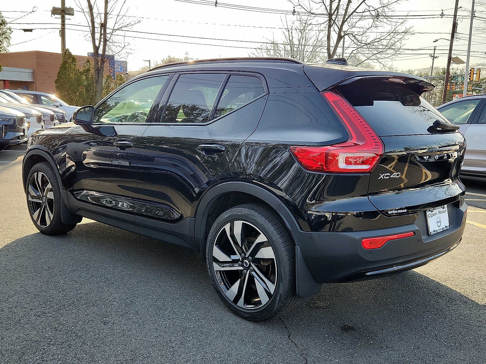 2023 Volvo XC40 Plus Dark Theme
