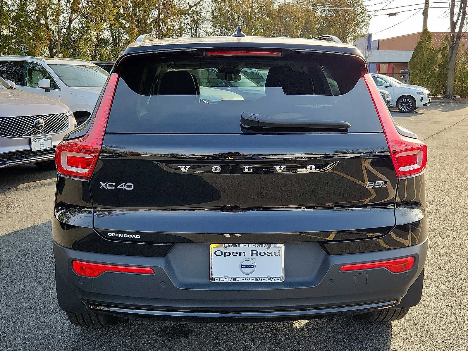 2023 Volvo XC40 Plus Dark Theme