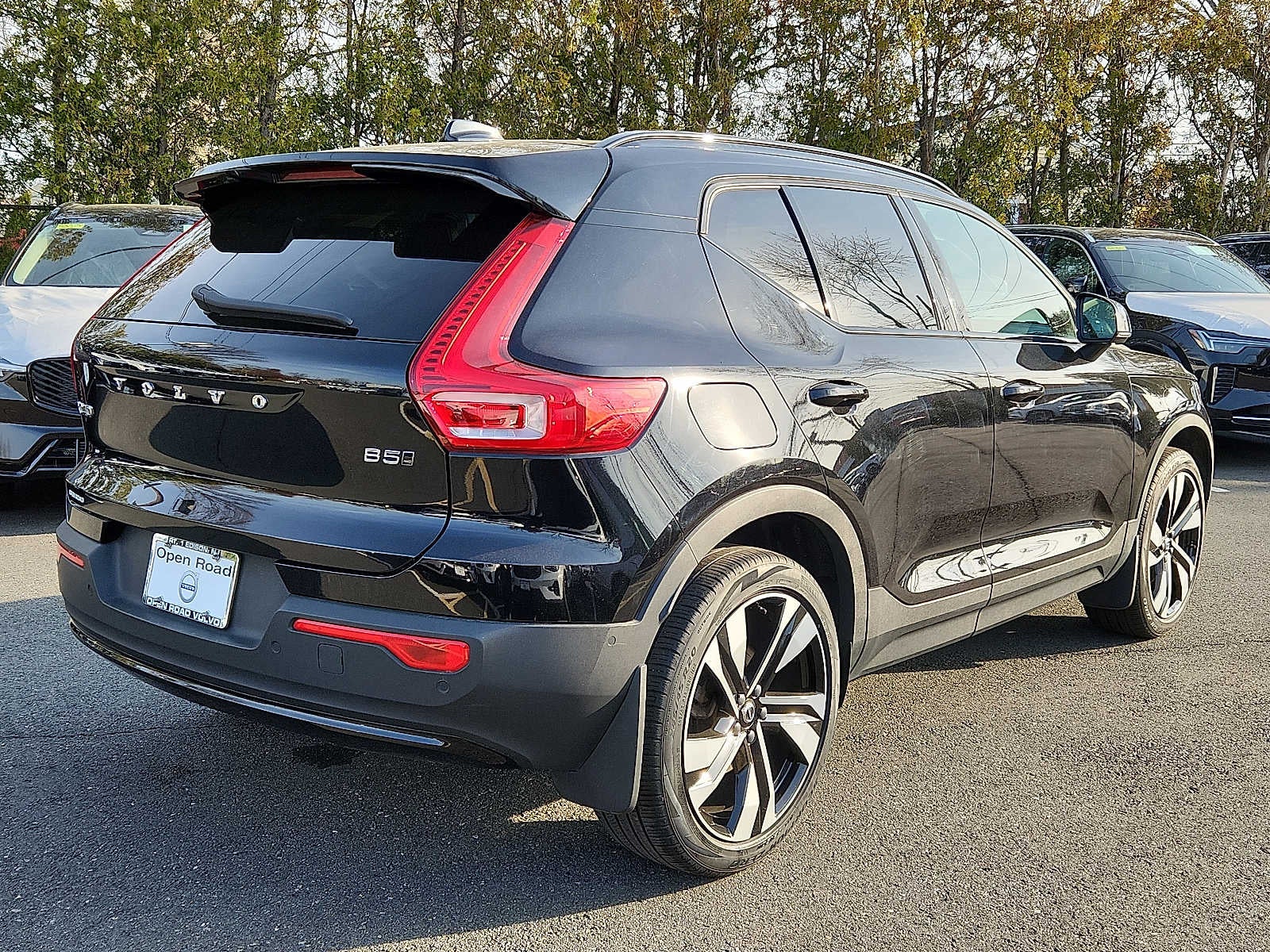 2023 Volvo XC40 Plus Dark Theme