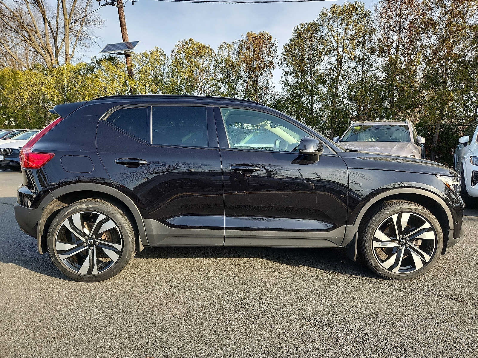 2023 Volvo XC40 Plus Dark Theme