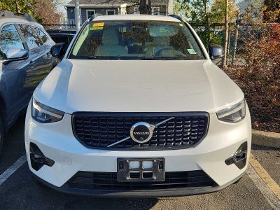 2023 Volvo XC40 Plus Dark Theme