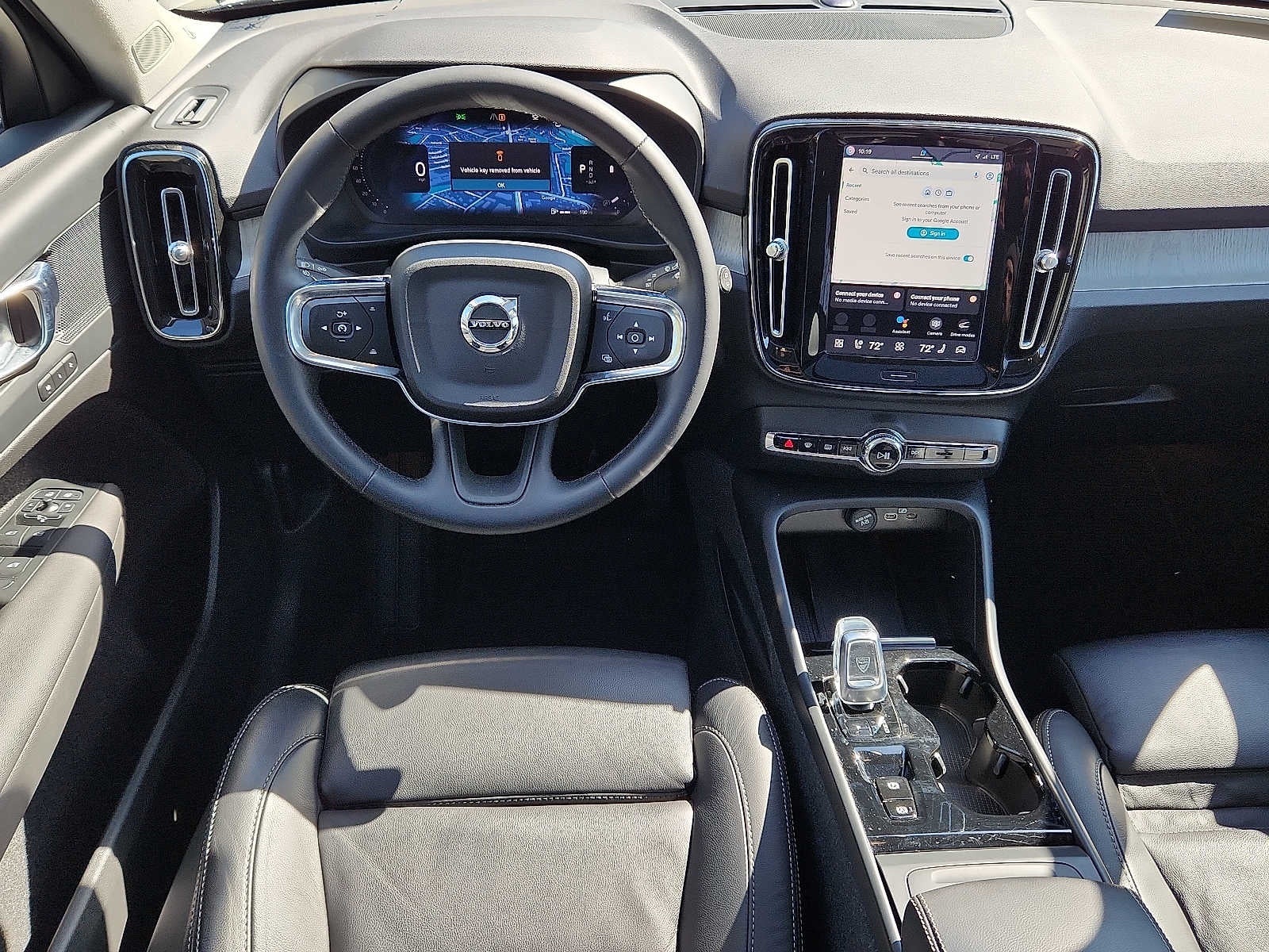 2023 Volvo XC40 Plus Dark Theme