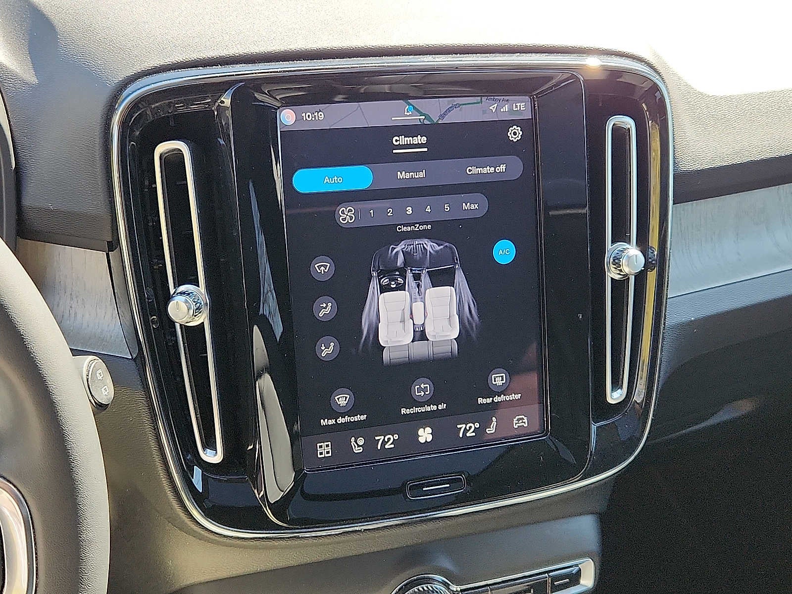 2023 Volvo XC40 Plus Dark Theme