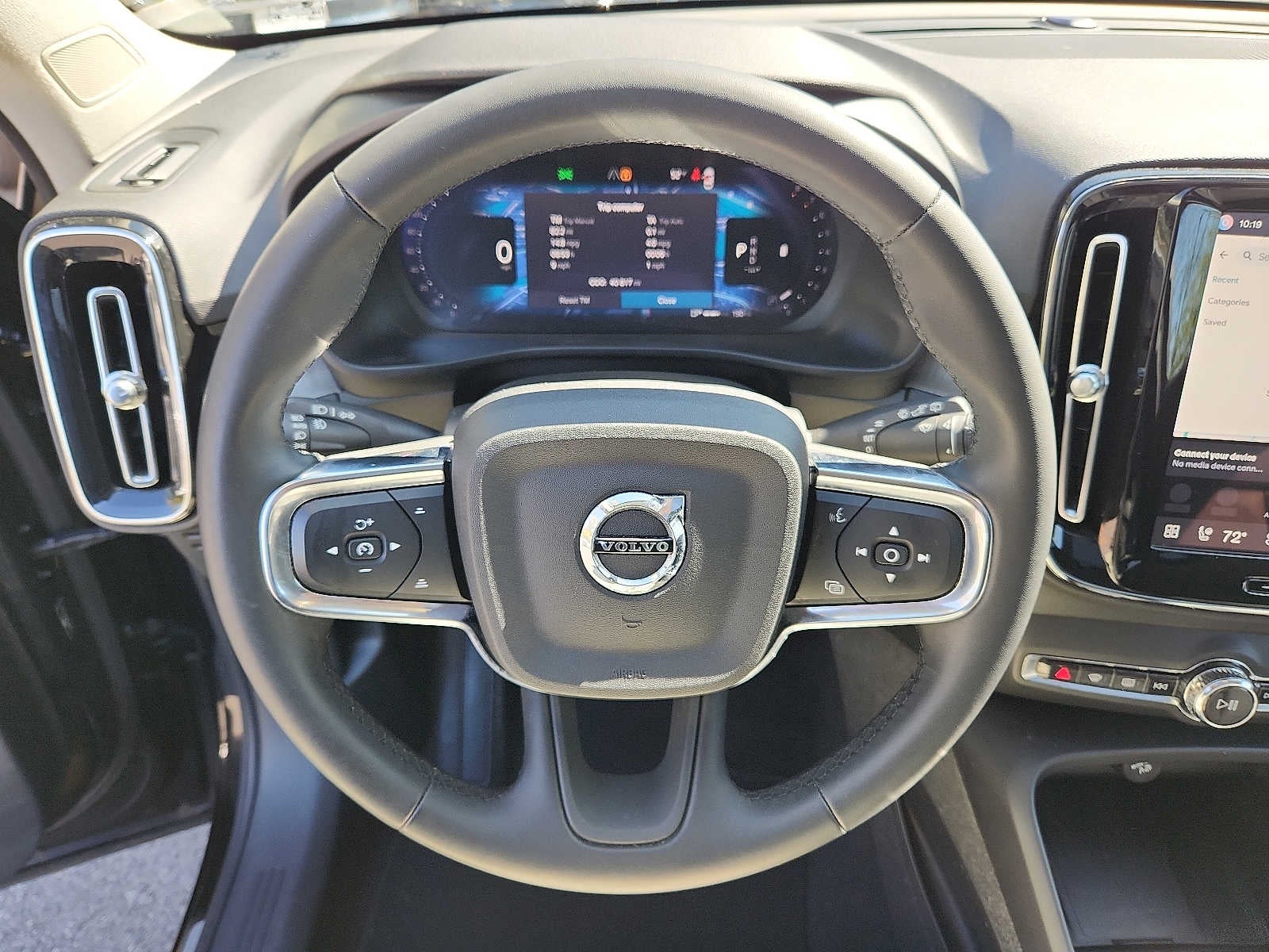 2023 Volvo XC40 Plus Dark Theme