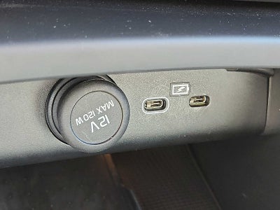 2023 Volvo XC40 Plus Dark Theme