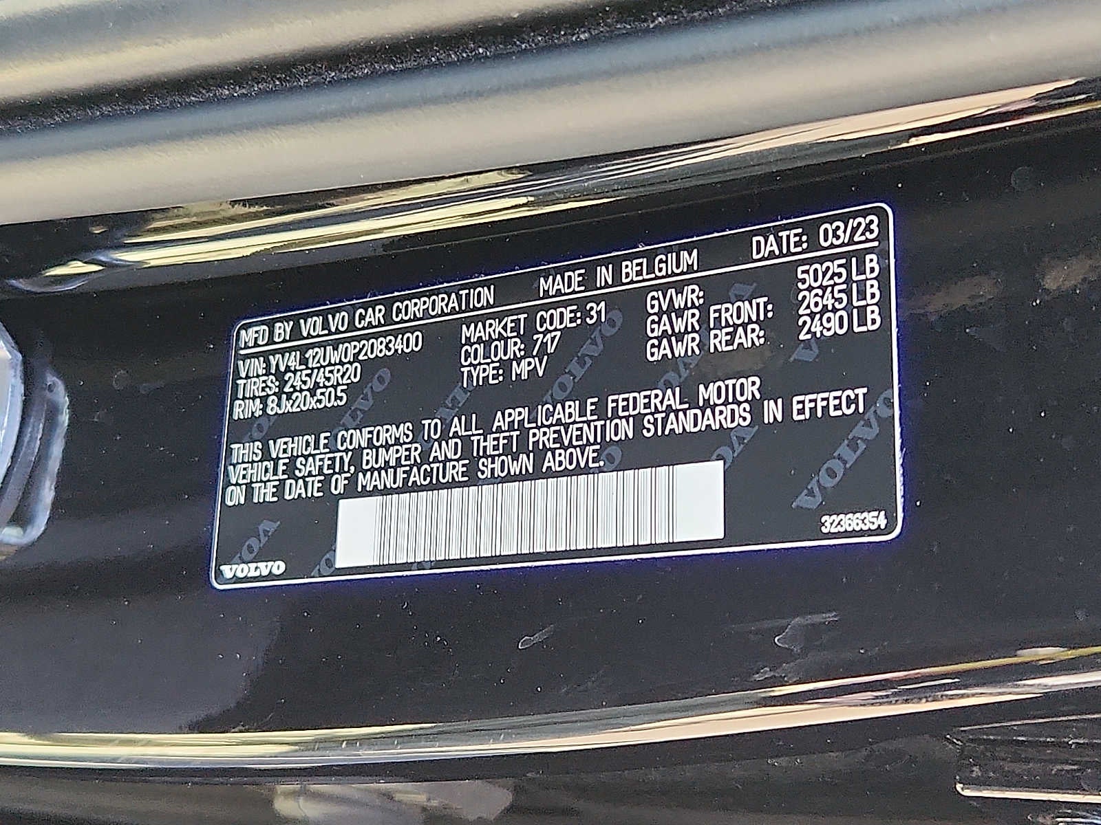 2023 Volvo XC40 Plus Dark Theme