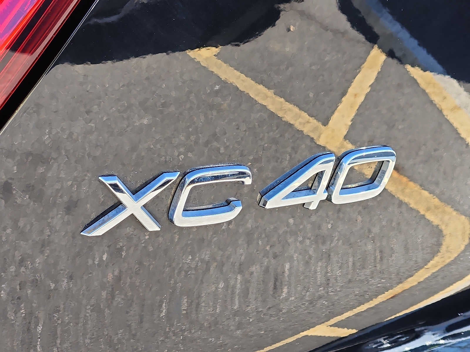 2023 Volvo XC40 Plus Dark Theme