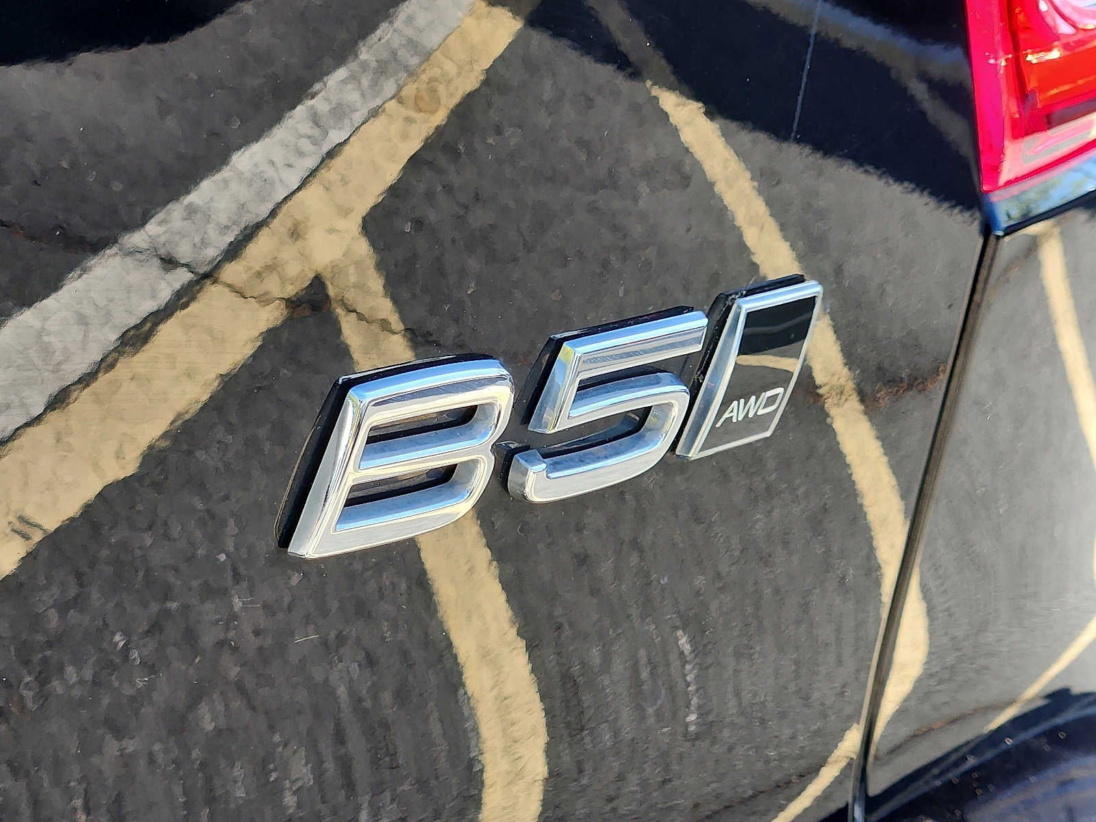 2023 Volvo XC40 Plus Dark Theme