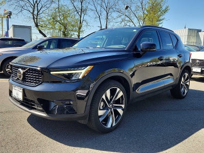 2023 Volvo XC40 Plus Dark Theme