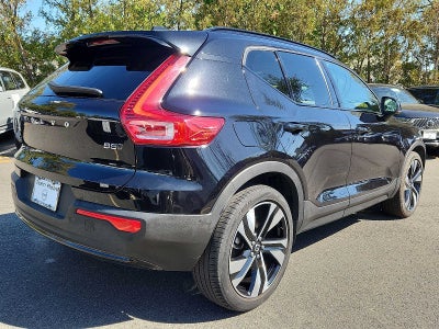 2023 Volvo XC40 Plus Dark Theme