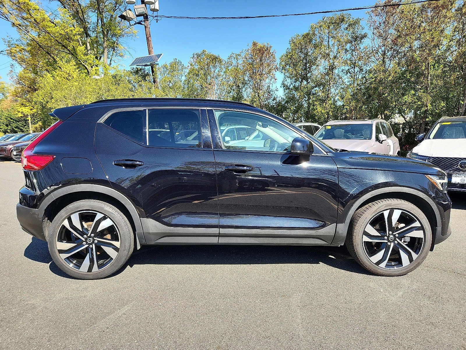 2023 Volvo XC40 Plus Dark Theme