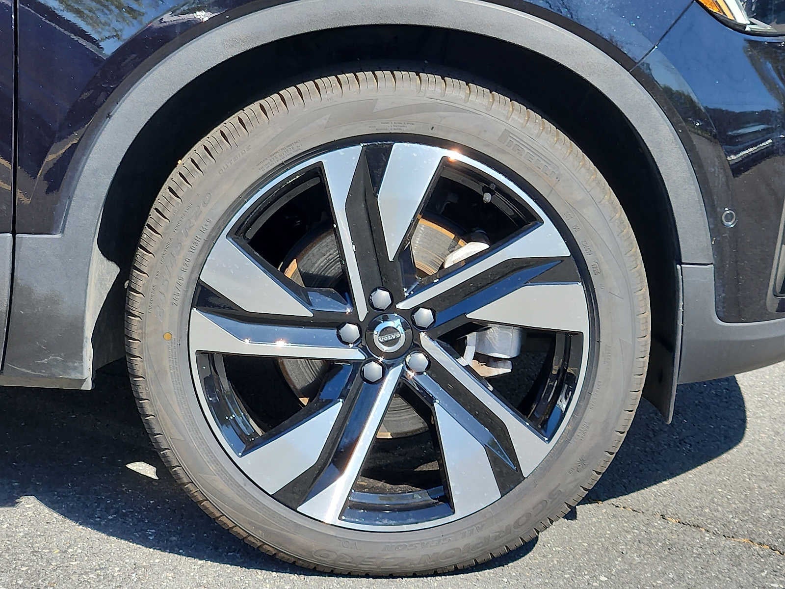 2023 Volvo XC40 Plus Dark Theme