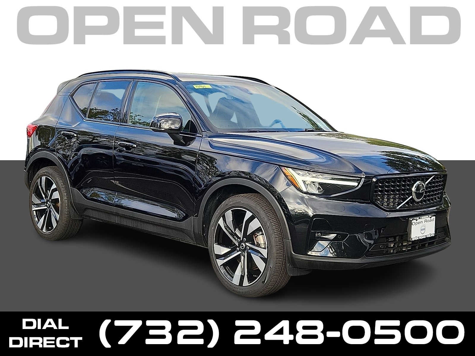 2023 Volvo XC40 Plus Dark Theme