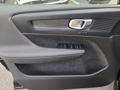 2023 Volvo XC40 Plus Dark Theme