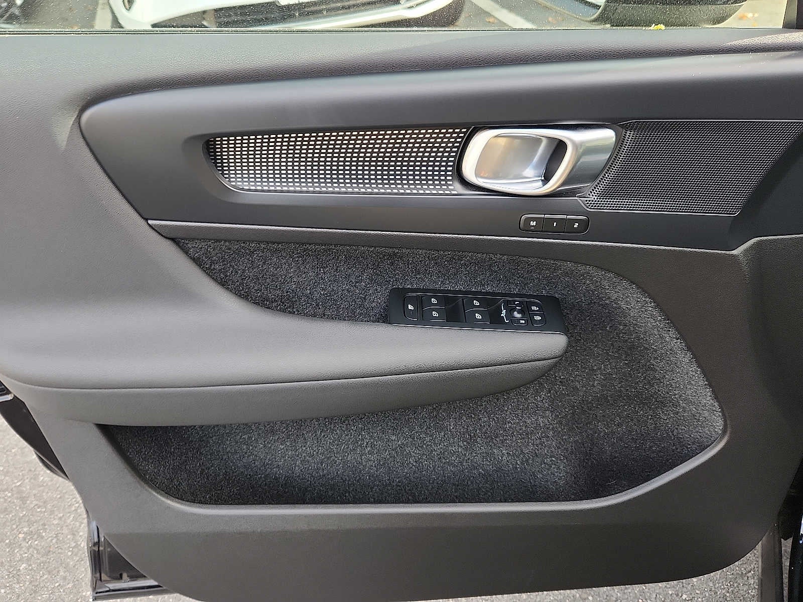 2023 Volvo XC40 Plus Dark Theme