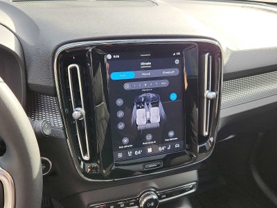 2023 Volvo XC40 Plus Dark Theme