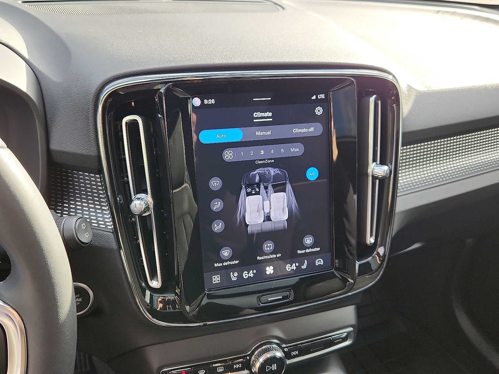 2023 Volvo XC40 Plus Dark Theme
