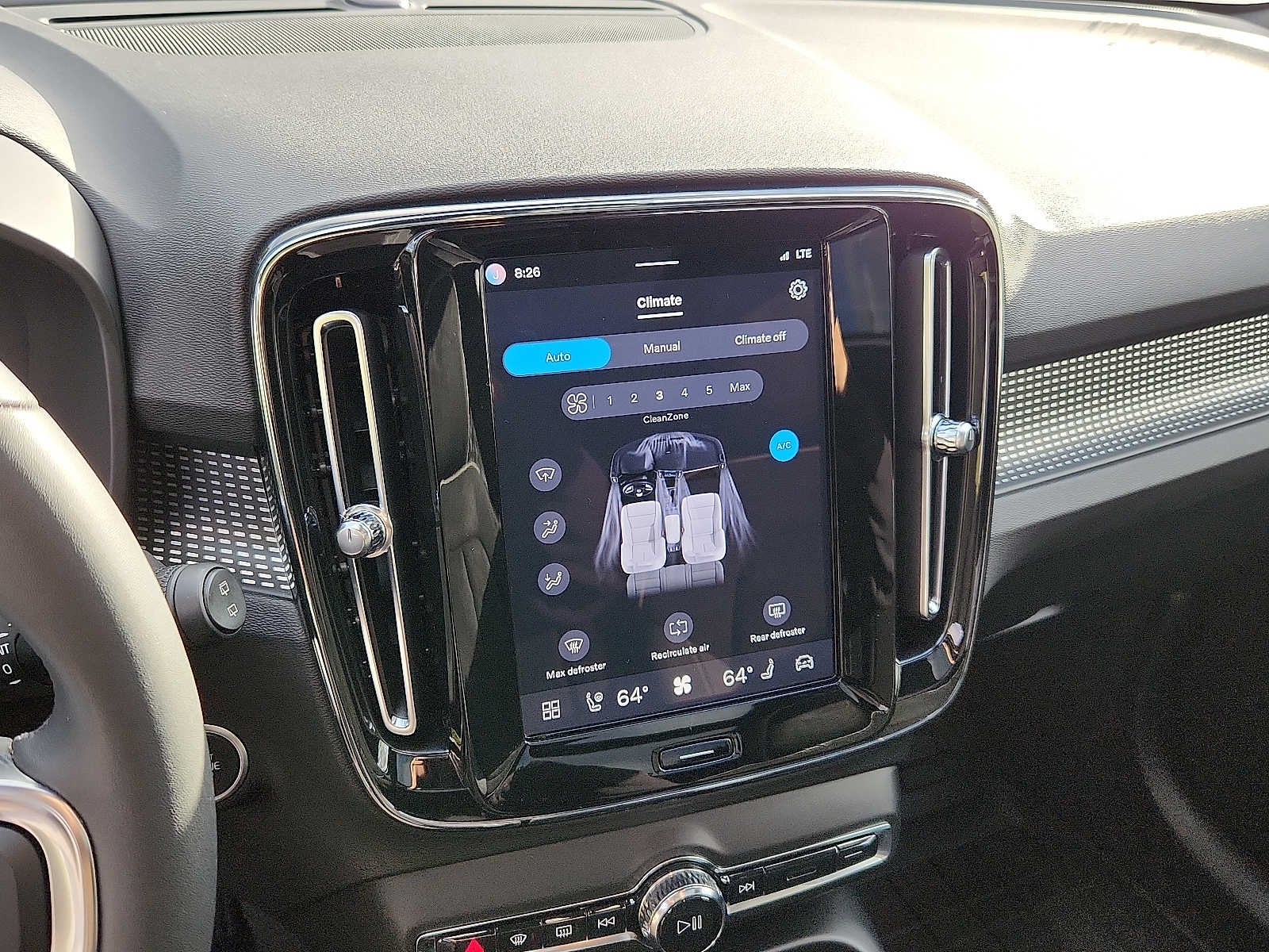 2023 Volvo XC40 Plus Dark Theme