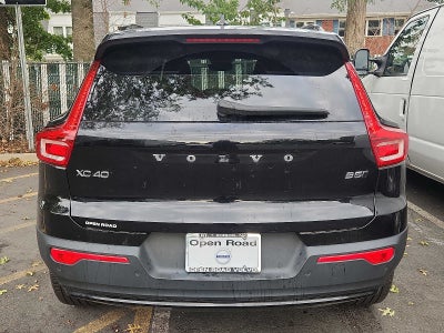 2023 Volvo XC40 Plus Dark Theme