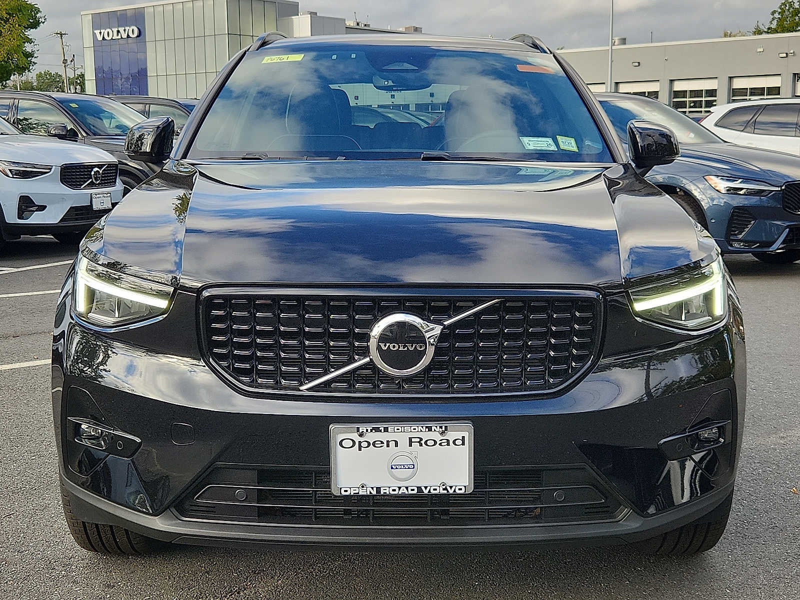 2023 Volvo XC40 Plus Dark Theme