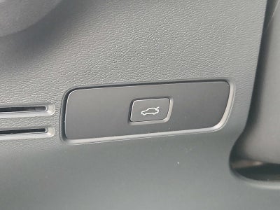 2023 Volvo XC40 Plus Dark Theme