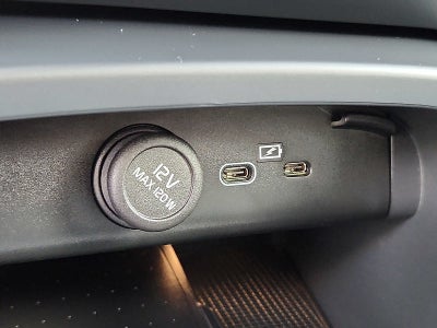 2023 Volvo XC40 Plus Dark Theme