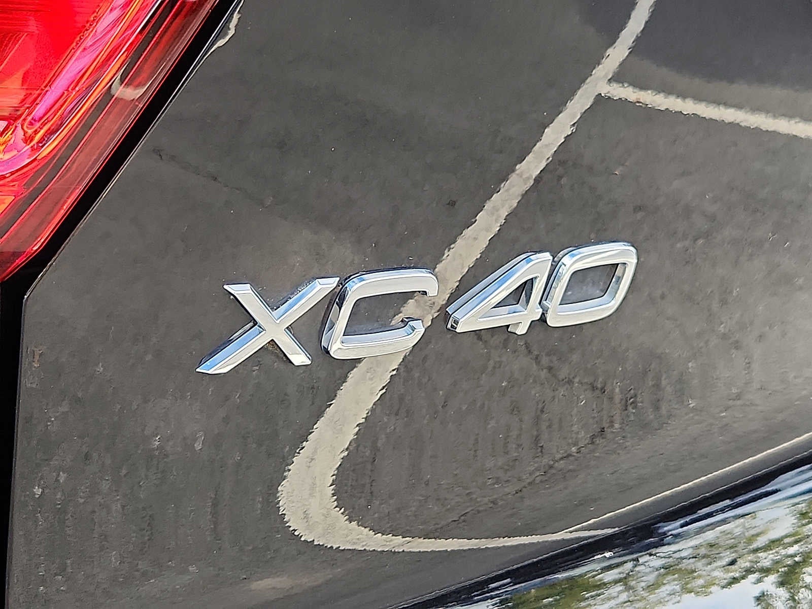 2023 Volvo XC40 Plus Dark Theme