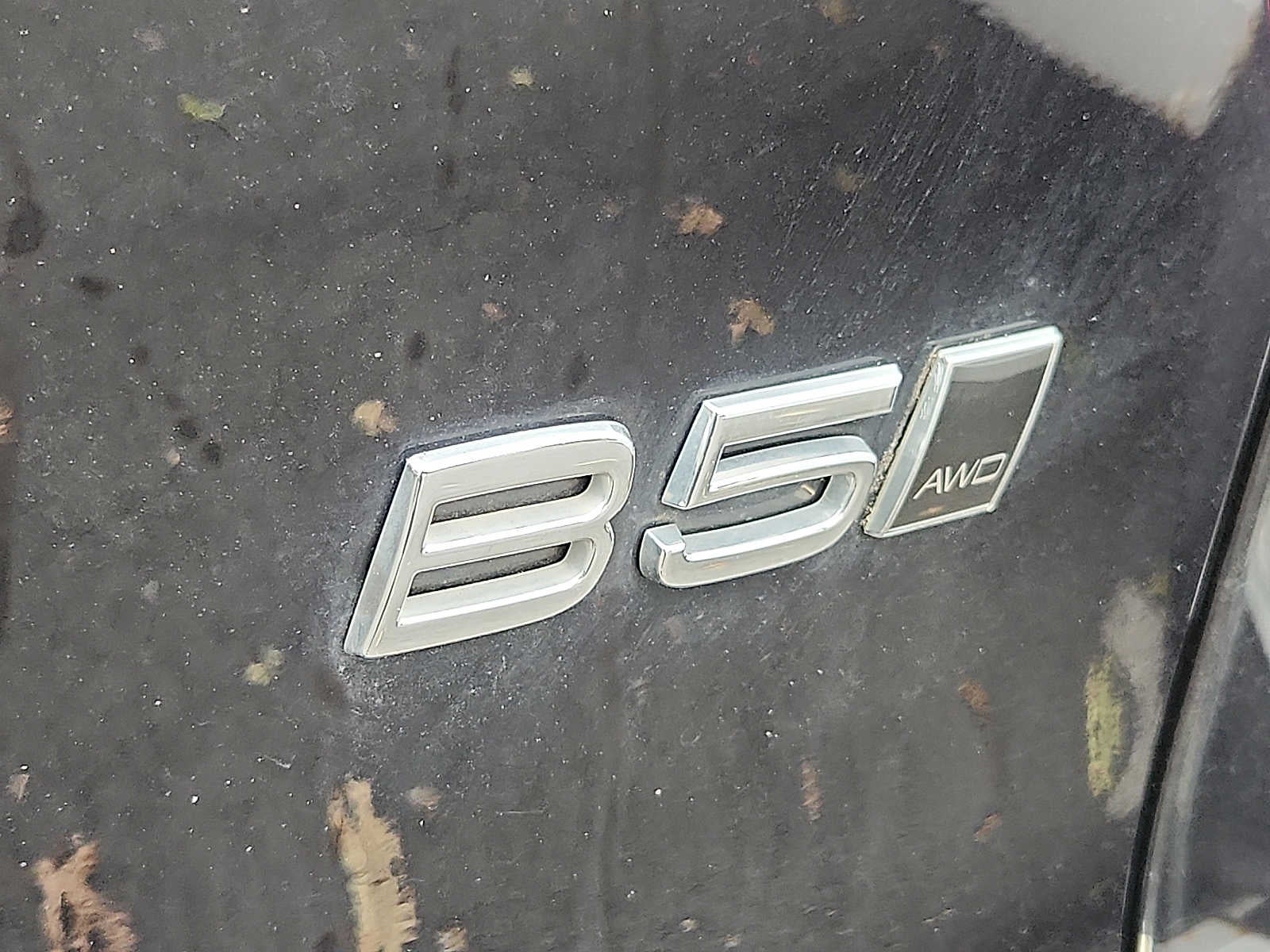 2023 Volvo XC40 Plus Dark Theme